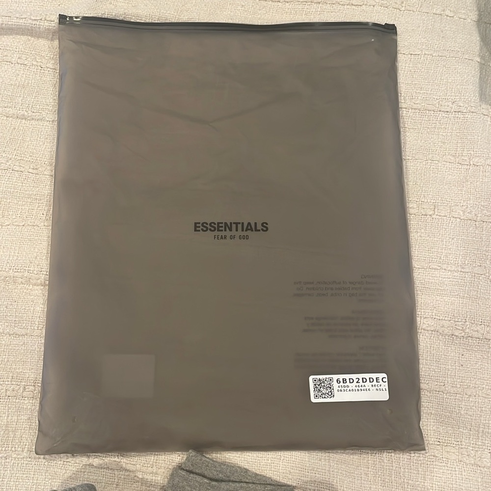Essentials Fear of God Oatmeal Hoodie XL - Picture 3 of 6